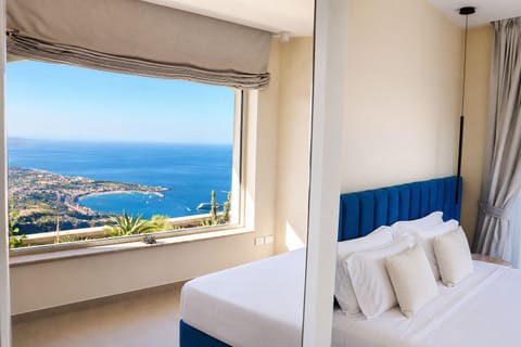 Deluxe Double or Twin Room, Private Bathroom, Bay View | In-room safe, desk, blackout drapes, free WiFi