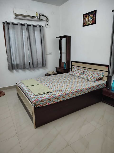 Comfort Double Room | Desk, laptop workspace, iron/ironing board