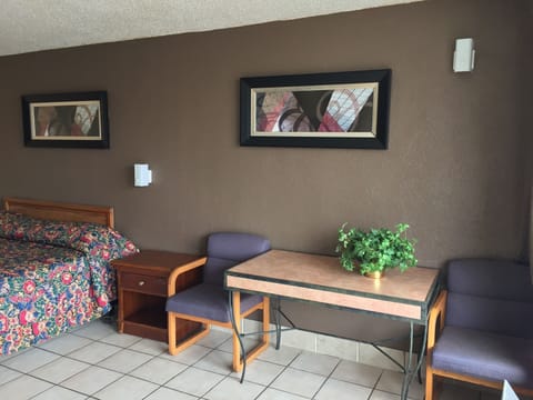 Comfort Room, 1 Queen Bed, Non Smoking, Refrigerator & Microwave | Desk, free WiFi, bed sheets