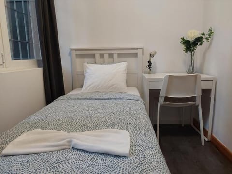 Single Room, City View | Down comforters, free WiFi