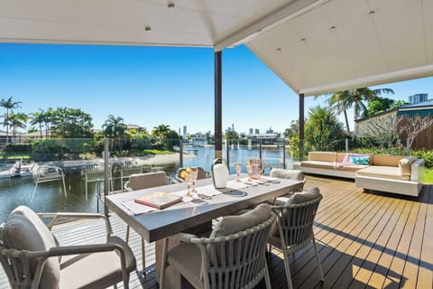 Dine alfresco on the spacious deck, where waterfront views and a covered setting create an inviting backdrop for long lunches and sunset drinks.