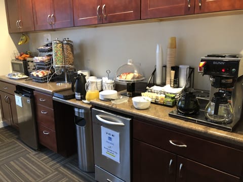 Free daily continental breakfast