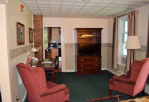 Suite 116 | Living area | LCD TV