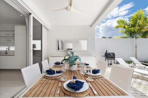 Villa, 3 Bedrooms, Private Pool, Garden View | Dining room