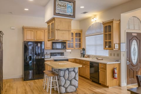 Luxury Double Room, Ensuite (Bridalveil - 207) | Private kitchen | Microwave, coffee/tea maker, freezer