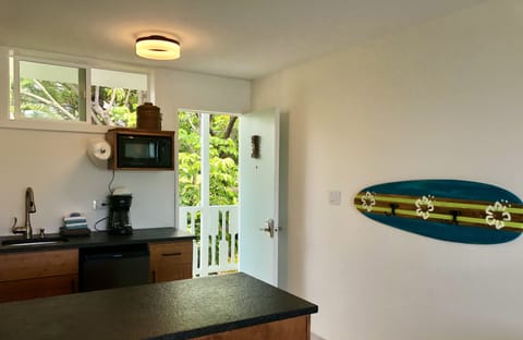 Deluxe Room, 1 King Bed, Lanai, Ocean View, 2nd Floor | Private kitchenette | Mini-fridge, microwave, coffee/tea maker, electric kettle