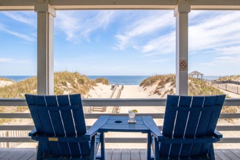Elite Room, 1 King Bed, Balcony, Oceanfront | Balcony