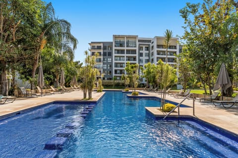 Outdoor pool, pool umbrellas, sun loungers