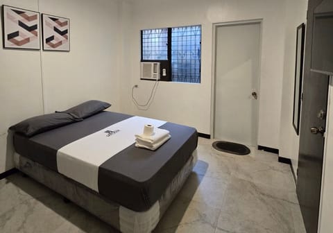 Standard Room, 1 Queen Bed | WiFi (free)