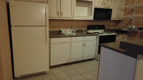 Corporate Suite, Kitchen, 3 Double Beds | Private kitchen | Fridge, microwave