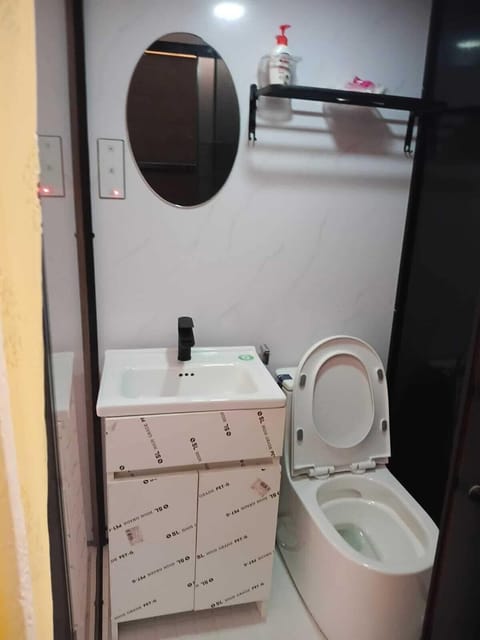 Luxury Room | Bathroom | Shower, towels