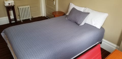 Standard Room, 1 Double Bed, Shared Bathroom | 1 bedroom, desk, laptop workspace, iron/ironing board