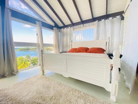 Ocean View, King Suite | WiFi (free), bed sheets