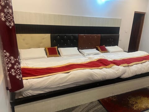Quadruple Room | Free WiFi, bed sheets