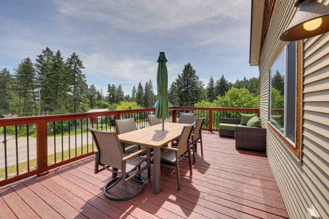 Lakeside Vacation Rental | 3BR | 2BA | 1,500 Sq Ft