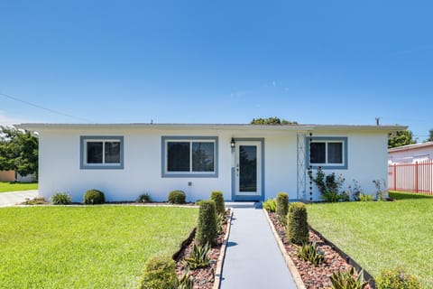 Miami Gardens Vacation Rental | 3BR | 2BA | 1,500 Sq Ft