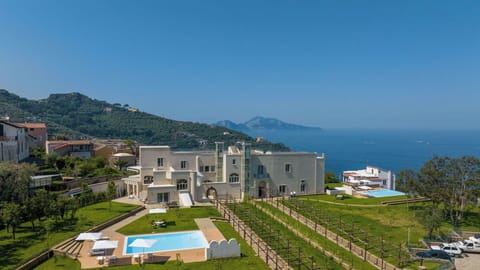 Amenities, Building Exterior, Garden, Outdoor, Pool, Spring, Summer