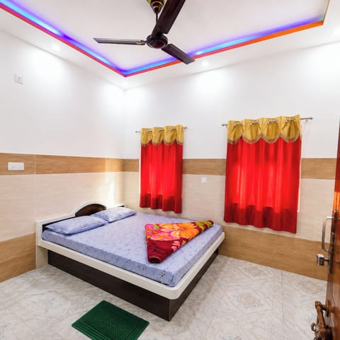 Hypo-allergenic bedding, desk, soundproofing, free WiFi
