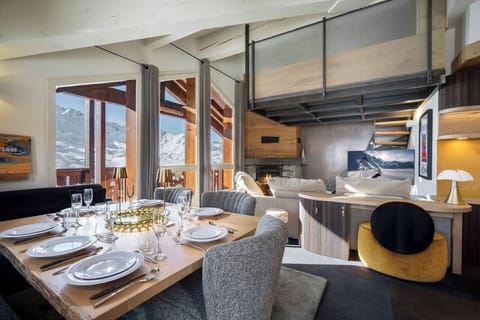 Luxury Chalet, Balcony, Mountain View | Dining