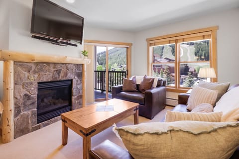 Condo, 1 Bedroom | Living area