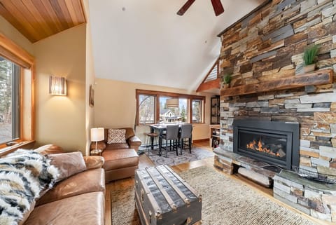 Curl up on the plush leather sofa and let the fireplace warm your evening while vaulted ceilings and rustic stone create a cozy mountain retreat just for you.