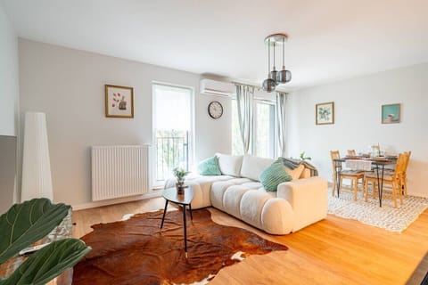 Modern Apartment in Kraków | Book Now with RENTUJEMY
