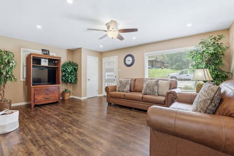 Living Room | Leather Sectional | TV & Ceiling Fan