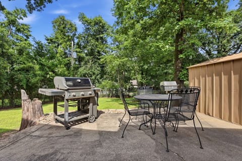 Patio | BBQ Grill | Outdoor Dining Set & Storage Shed