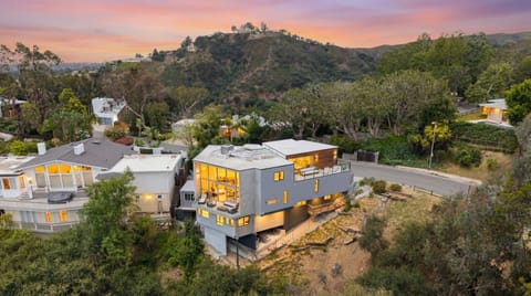 Stunning hilltop views over LA at golden hour 🌅🏙️