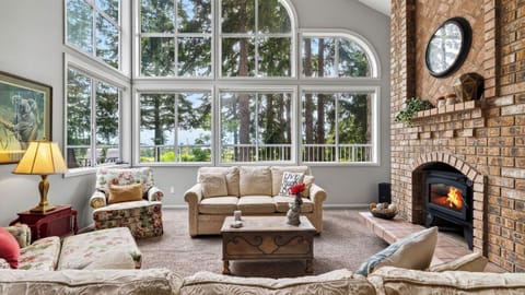 House (5 Bedrooms) | Interior