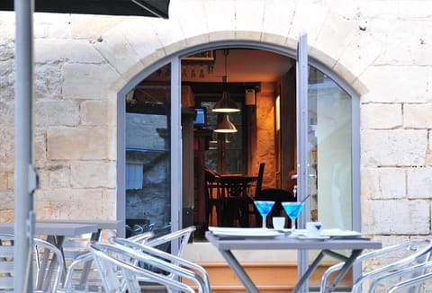 Breakfast, lunch, dinner served; local cuisine, alfresco dining 