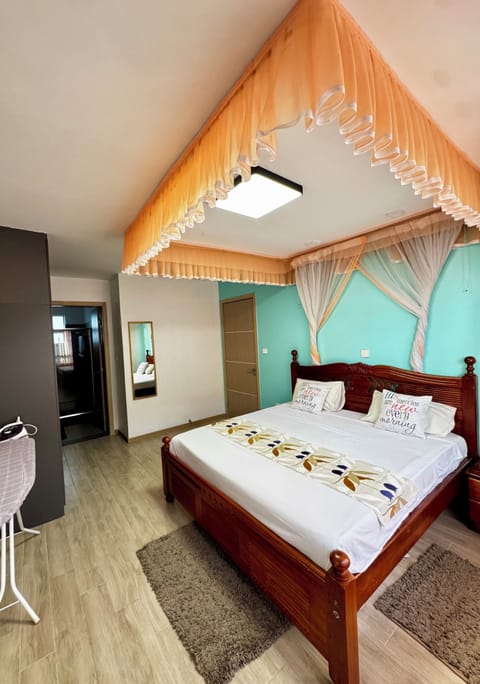 Superior Apartment, Private Pool | Laptop workspace, soundproofing, iron/ironing board, free WiFi