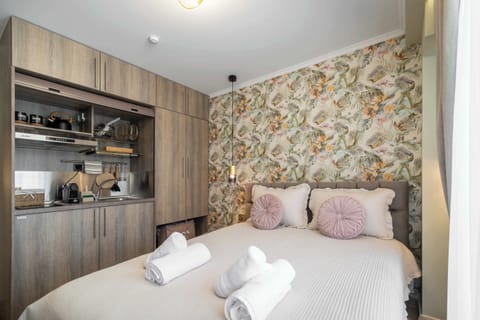 Decorative Accent Cushions and Elegant Details