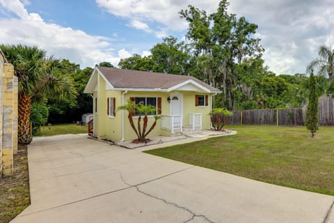 Mount Dora Vacation Rental | 2BR | 1BA | 775 Sq Ft | 3 Steps for Access