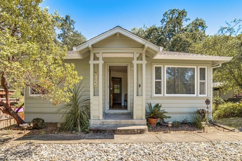 Willits Vacation Rental | 2BR | 1BA | 840 Sq Ft