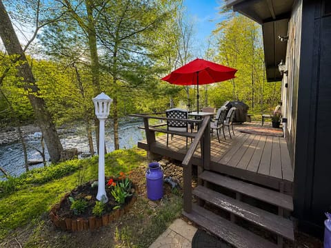 Family Cottage, River View | Outdoor dining