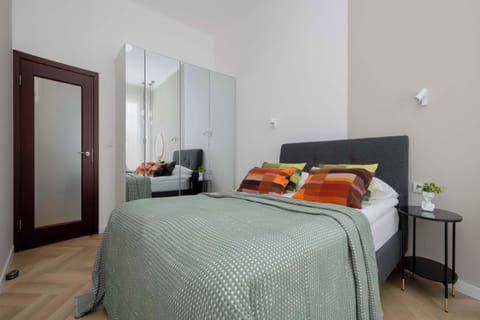 Comfortable bedroom with a double bed, elegant furnishings, and a relaxing atmosphere.