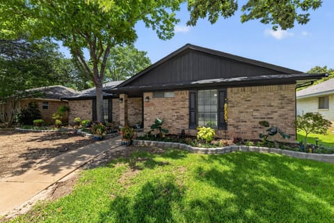 Cottage, House, Grass, Backyard, Nature