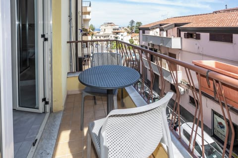 Room, Balcony | Outdoor dining
