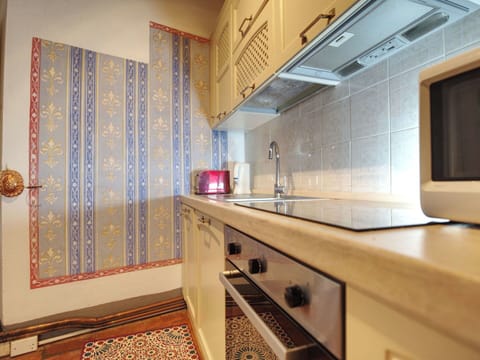 Wood, Flooring, Interior Design, Floor, Room, Lighting, Major Appliance, Countertop, Ceiling, Kitchen