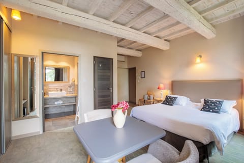 Prestige Room - Patio View | In-room safe, soundproofing, cribs (surcharge), WiFi (free)