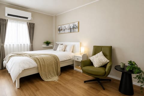 Family House, 4 Bedrooms, Non Smoking, Kitchen | Desk, laptop workspace, blackout drapes, iron/ironing board