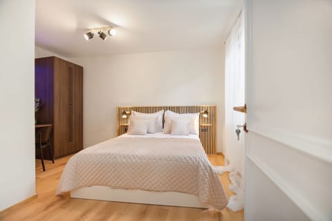 Economy Double Room, 1 Queen Bed | WiFi (free)