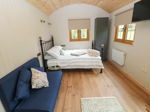 1 bedroom, WiFi (free), individually decorated, individually furnished