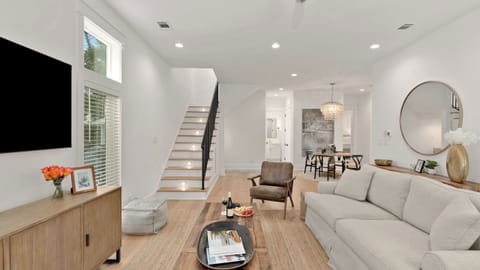 House (4 Bedrooms) | Front of property