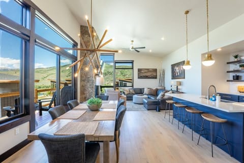 Summit Sky Getaway - Luxury home in Summit Sky Ranch