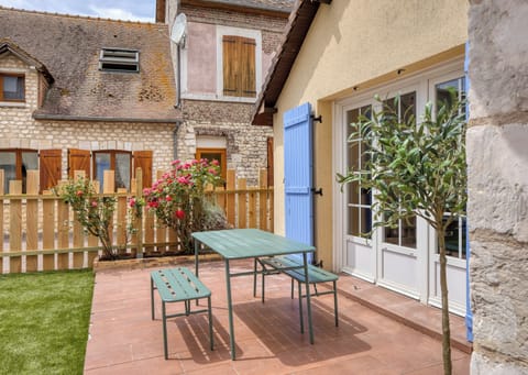 Cour intérieur sécurisée avec terrasse
