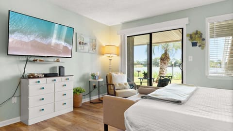 Studio, 1 King Bed with Sofa bed (Shore Thing) | 1 bedroom, individually decorated, individually furnished