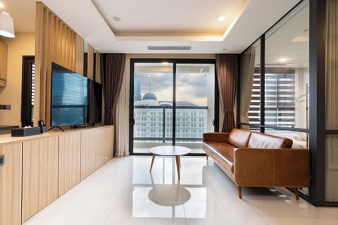 Comfort Apartment, City View | Living area