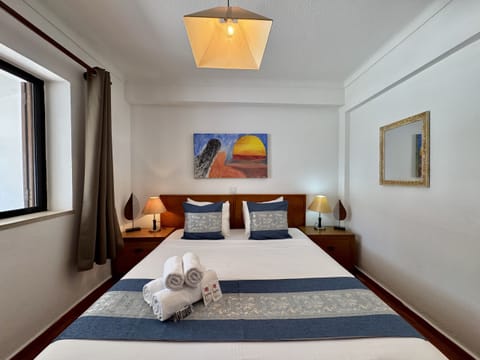 1 bedroom, bed sheets